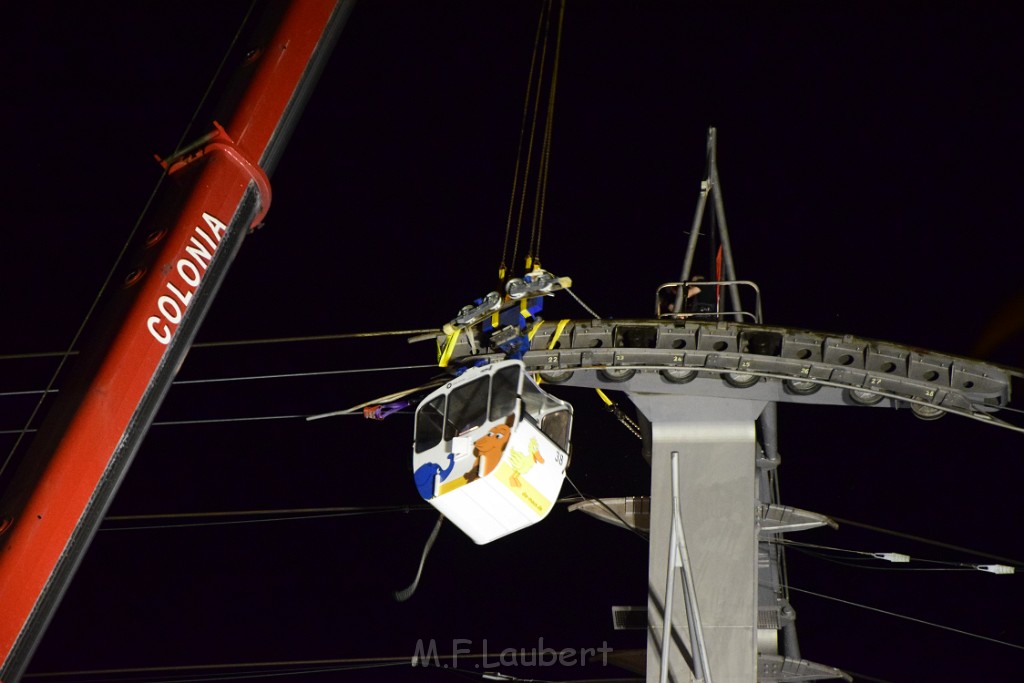 Koelner Seilbahn Gondel blieb haengen Koeln Linksrheinisch P951.JPG - Miklos Laubert